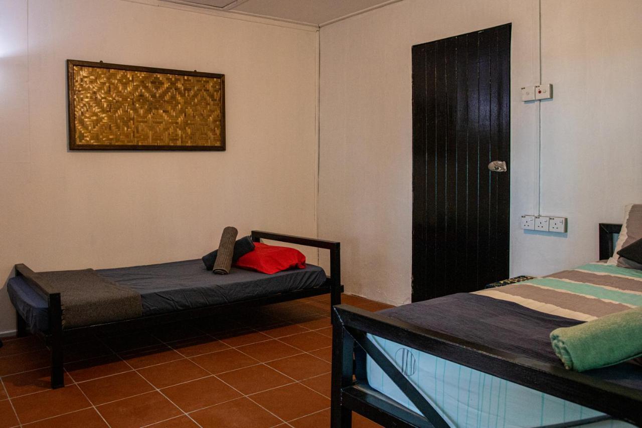 Tioman Cabana Bed&Breakfast Kampong Ayer Batang Bagian luar foto
